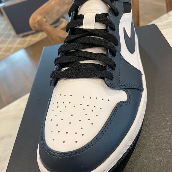 Air Jordan 1 Mid • Armory Navy / White-Black - Picture 4 of 8